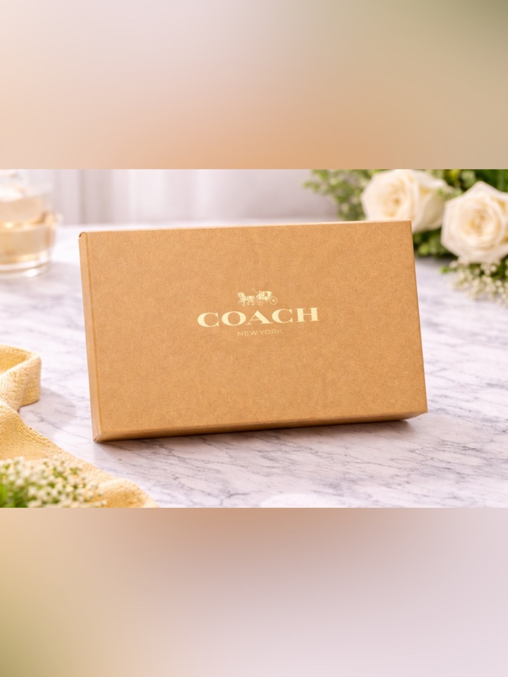 Coach Dark Green Leather Wristlet with Gold Hardware - Picture 4 of 4